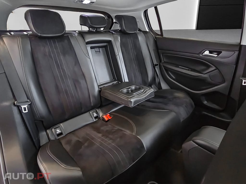 Peugeot 308 1.2 PureTech Allure Faróis Full LED