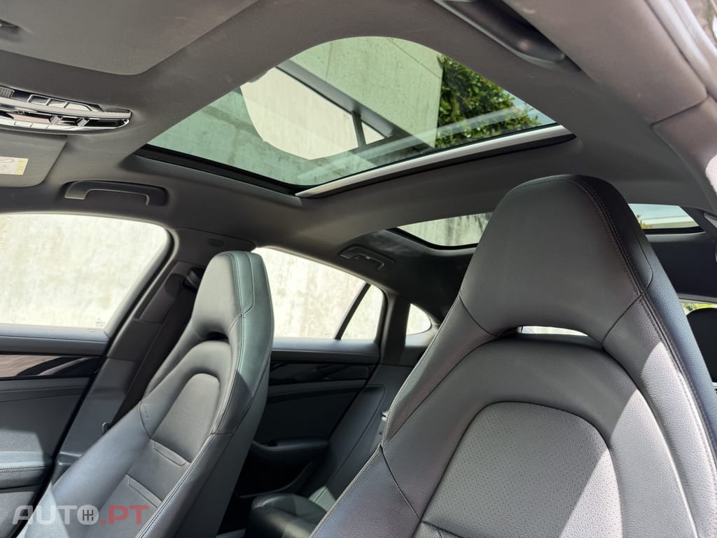 Porsche Panamera 4 E-Hybrid Platinum Edition