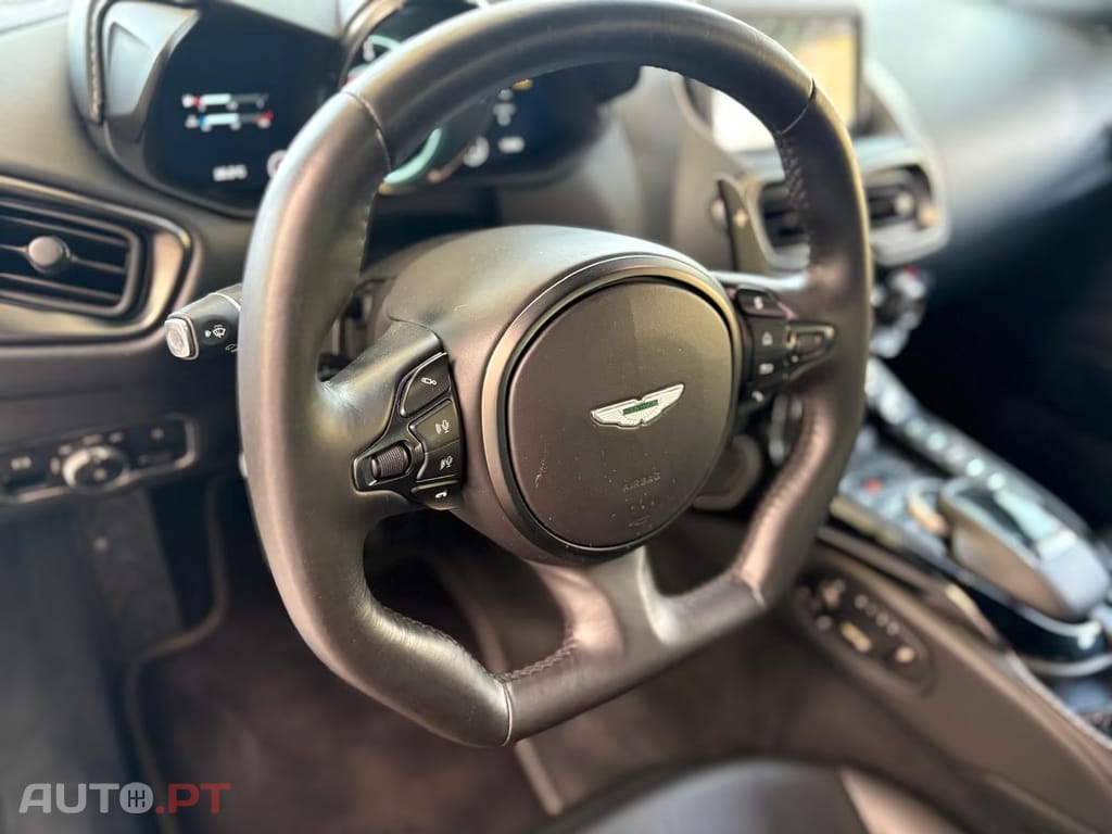Aston Martin Vantage Coupé V8