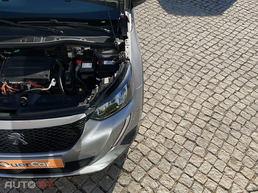 Peugeot E-2008 50 kWh Allure Pack