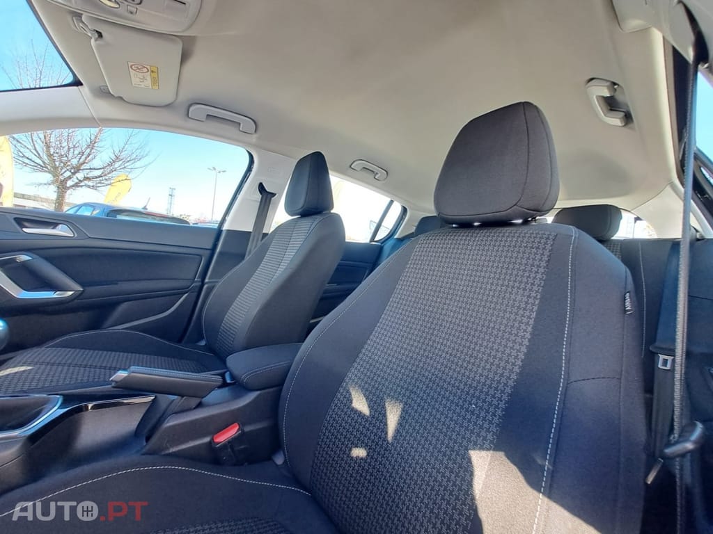 Peugeot 308 PureTech 130 GPF EAT8 Black Edition