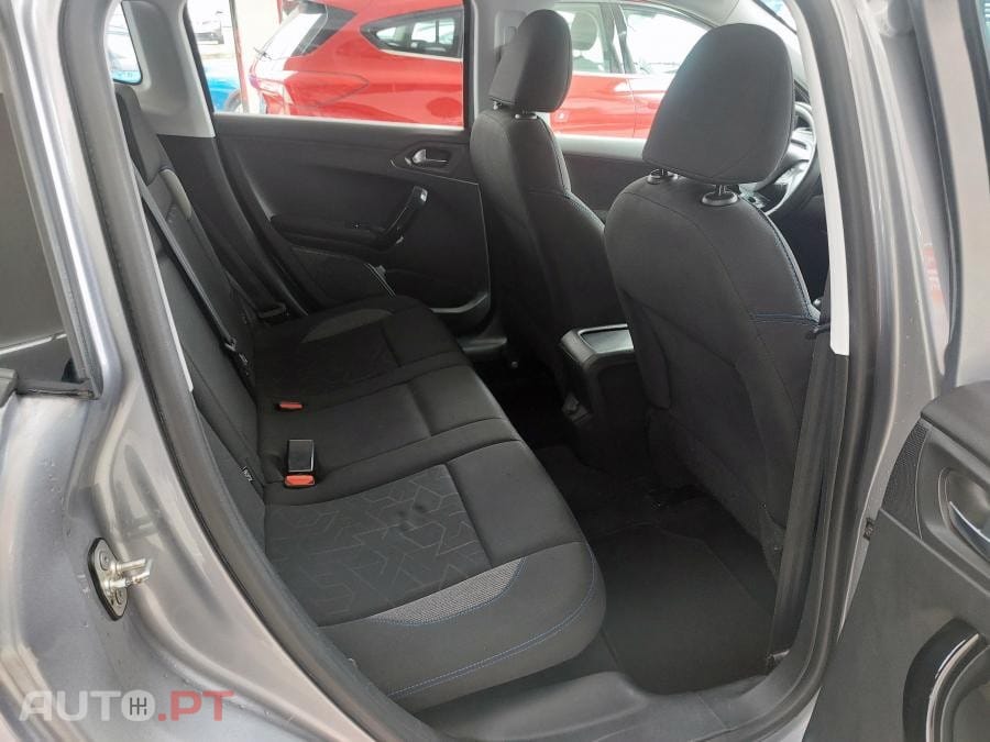Peugeot 2008 1.5 BlueHDi Signature