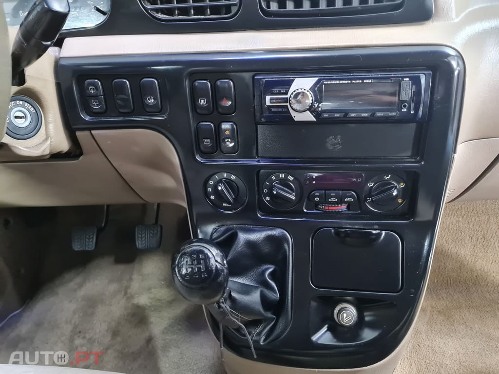 Kia Carnival LS