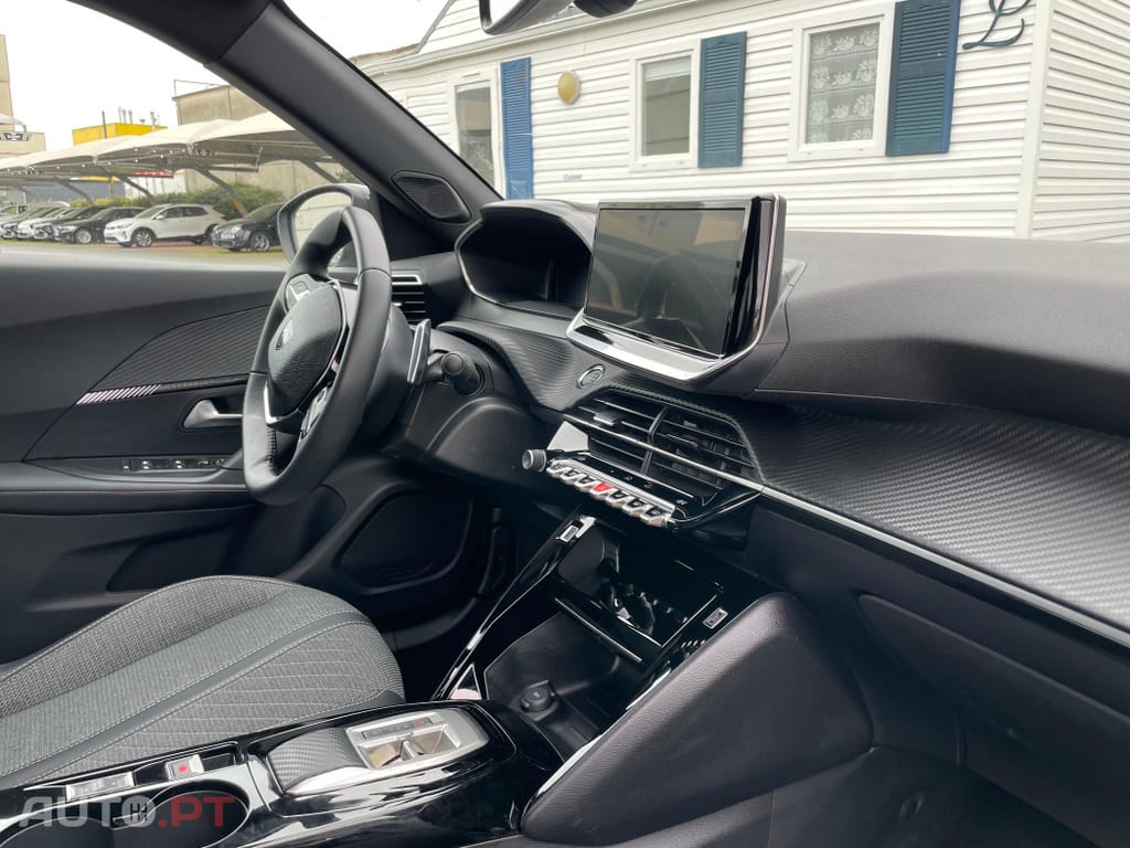 Peugeot 2008 1.2 Hybrid Allure e-DCS6