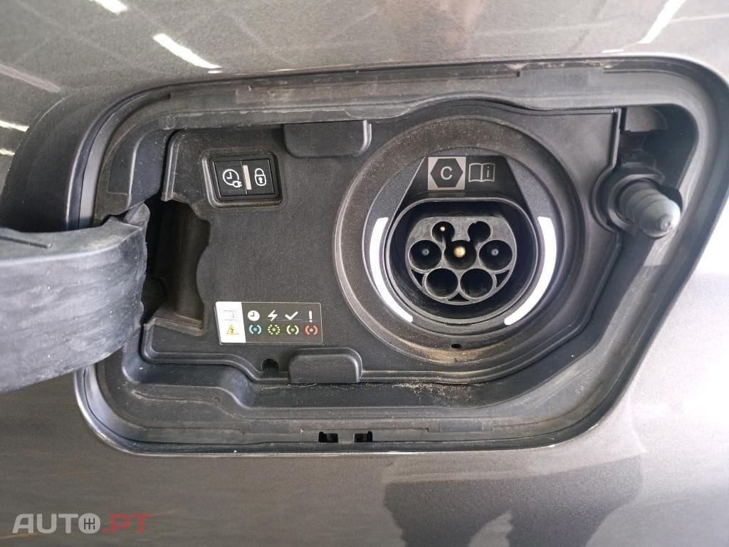 Peugeot 3008 1.6 Hybrid Active Pack e-EAT8