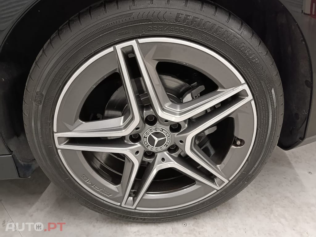 Mercedes-Benz CLA 180 d Shooting Brake AMG Auto