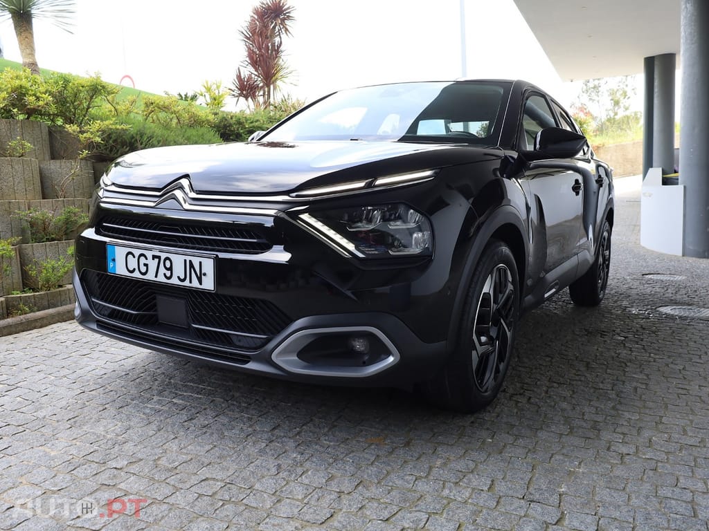 Citroen C4 X 1.2 PureTech Shine EAT8