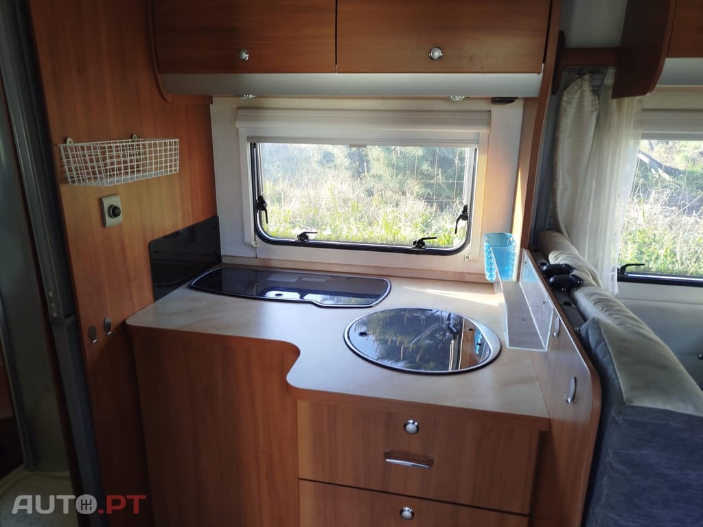 Knaus Südwind Sky wave.  Cama basculante E SUÍTE