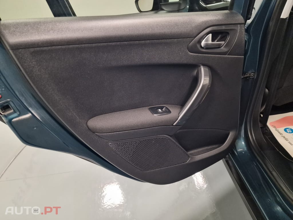 Peugeot 2008 1.2 PURETECH STYLE