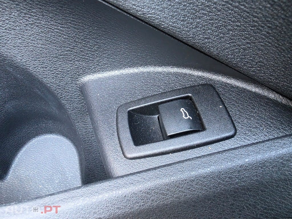 BMW X1 16 d sDrive Advantage — fotografia 18