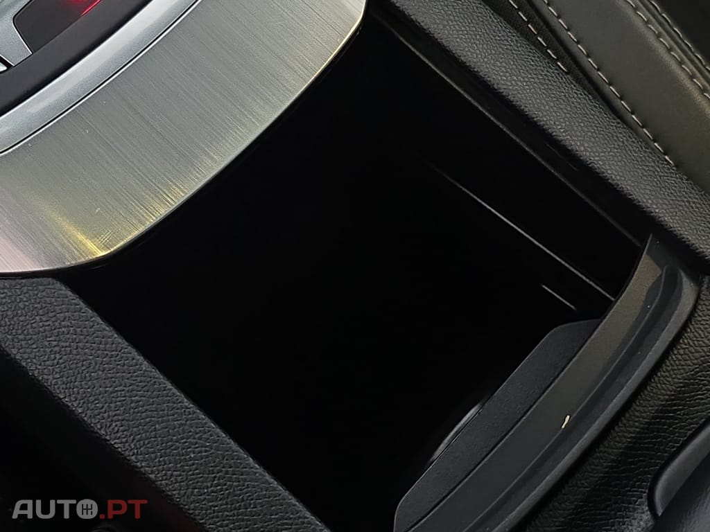 Peugeot 308 1.2 PureTech Allure Faróis Full LED