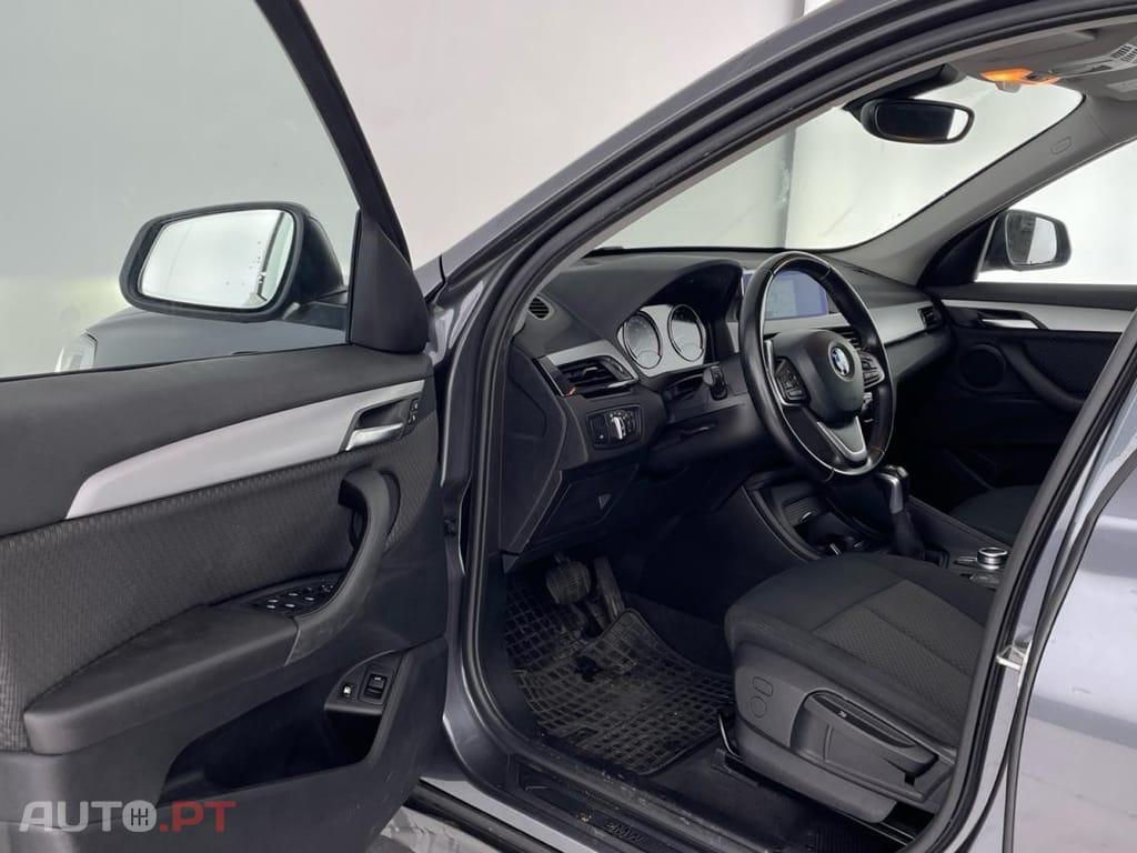 BMW X1 25 e xDrive — fotografia 13