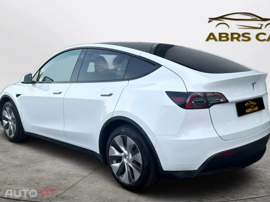 Tesla Model Y RWD