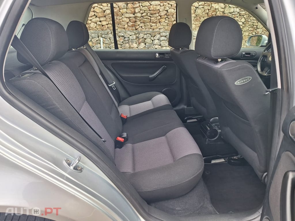 Volkswagen Golf 1.4i Confortline JE+AC