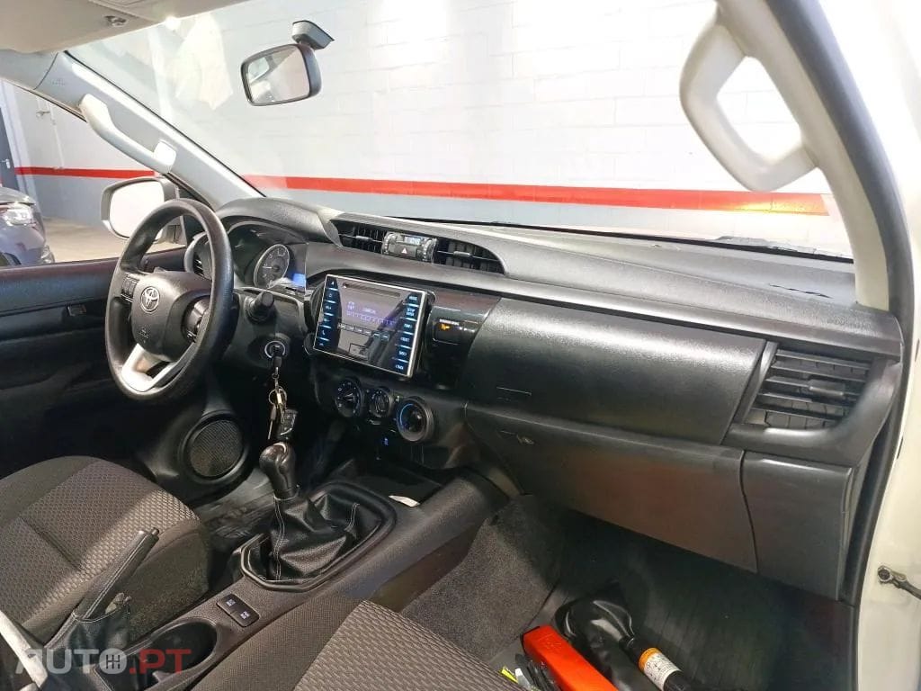 Toyota Hilux 2.4 D-4D 2WD CE