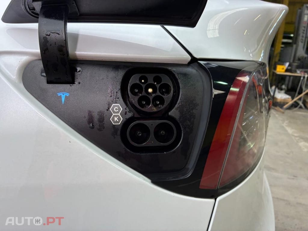 Tesla Model Y Standard RWD