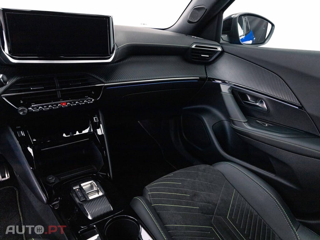 Peugeot E-2008 54 kWh GT