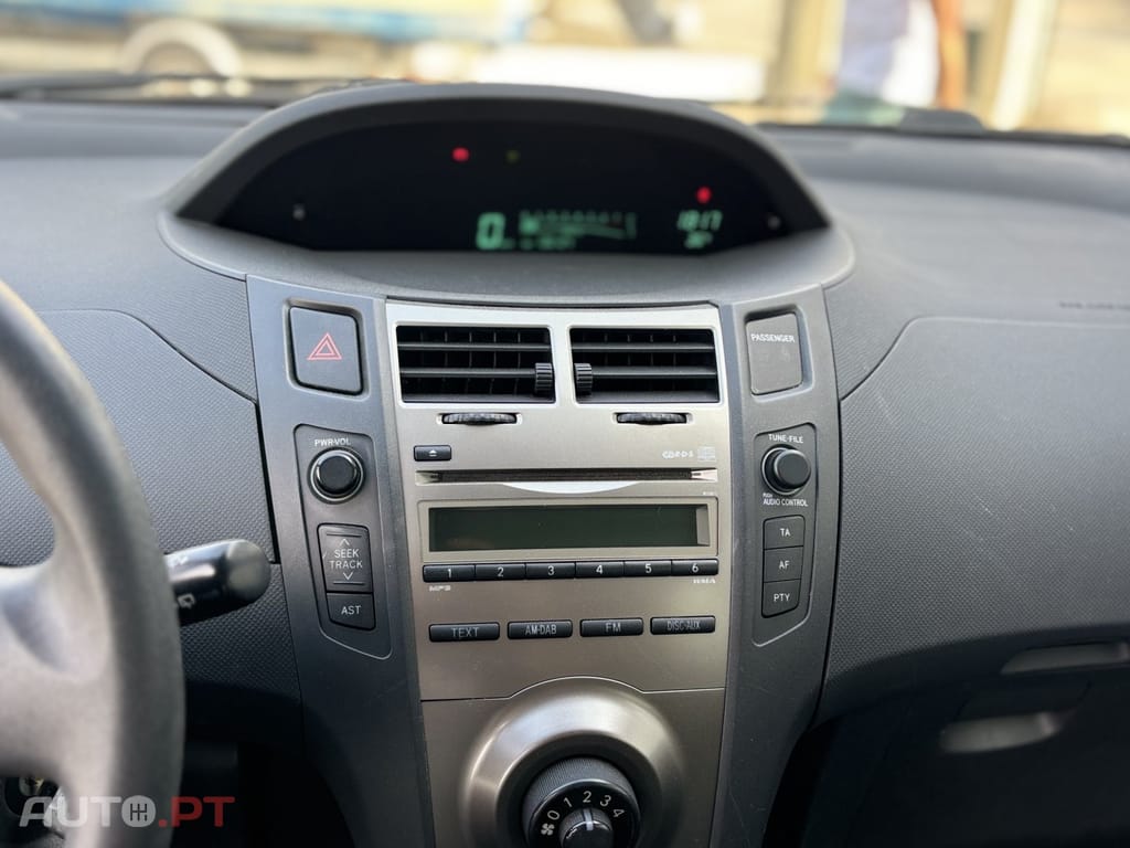 Toyota Yaris 1.33 VVT-i Comfort+AC