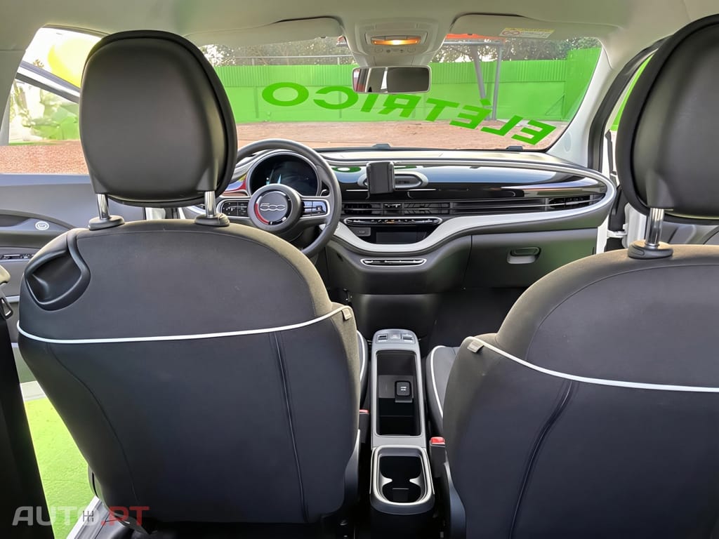 Fiat 500e Action