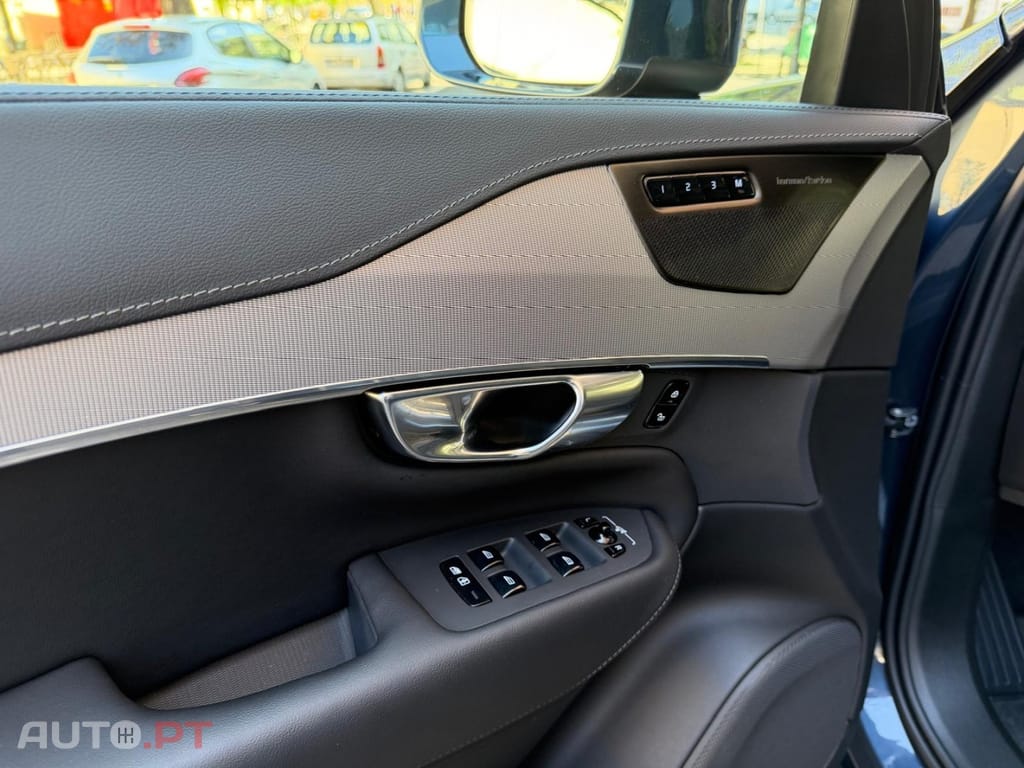 Volvo XC90 2.0 T8 PHEV Ultimate Dark AWD