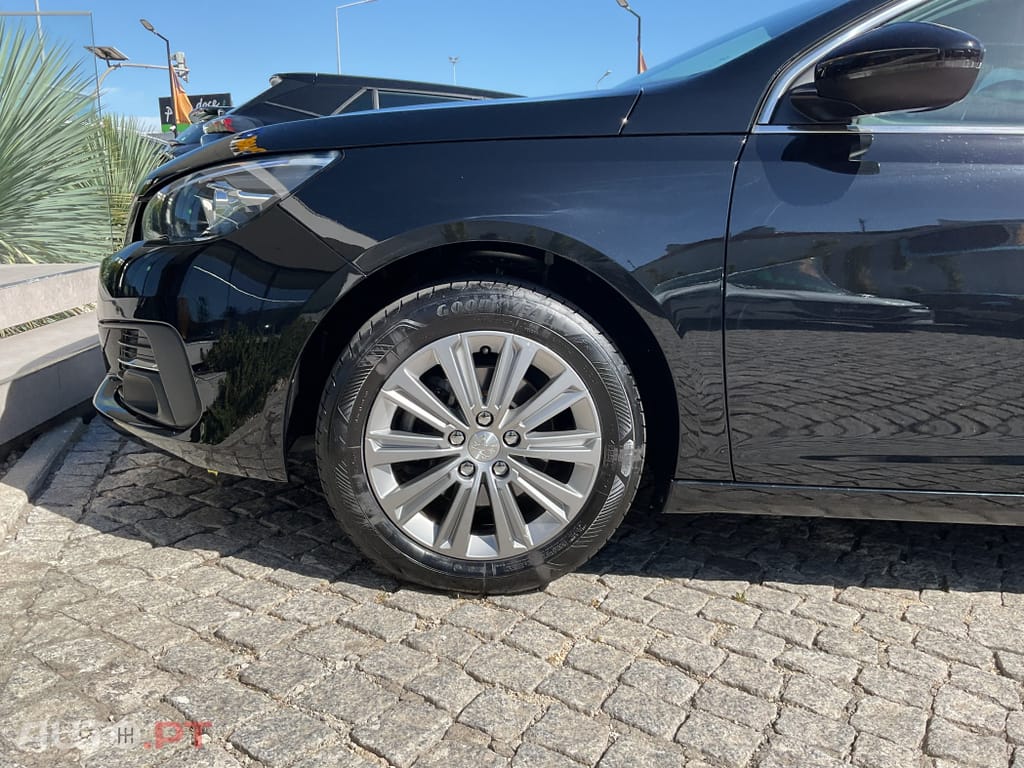 Peugeot 308 1.2 PureTech Allure EAT8