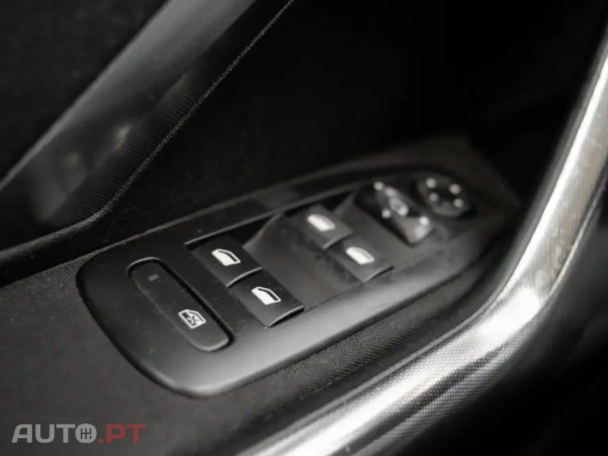 Peugeot 2008 1.2 VTi Allure