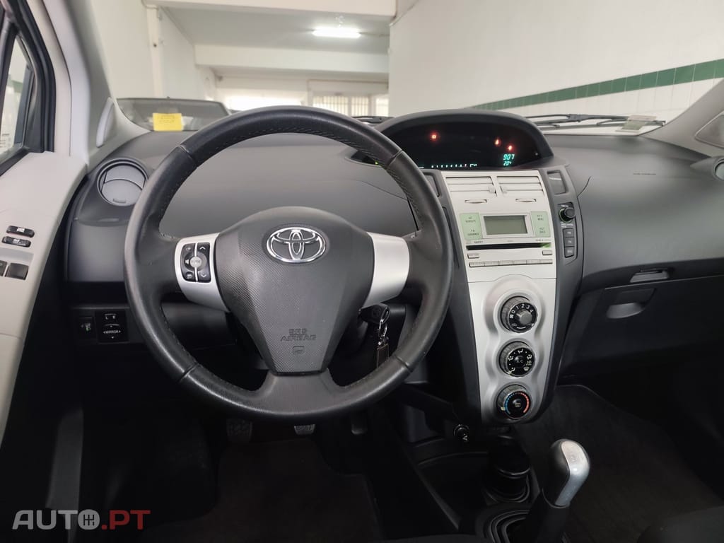 Toyota Yaris 1.0 VVT-i AC Manual