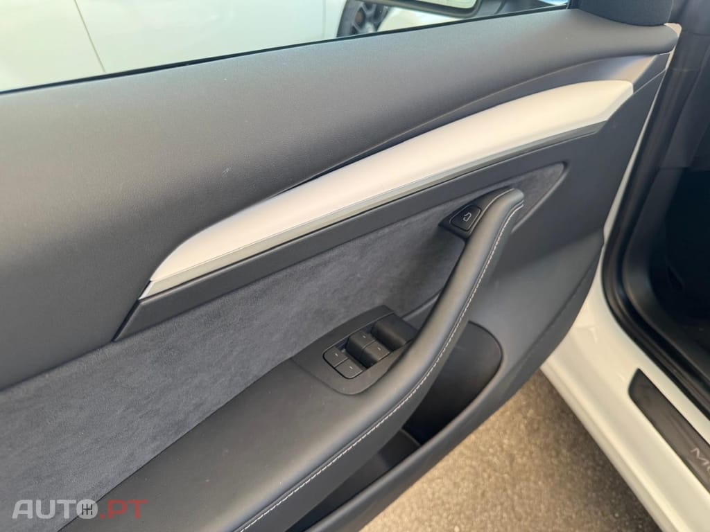 Tesla Model 3 Standard Range Plus RWD