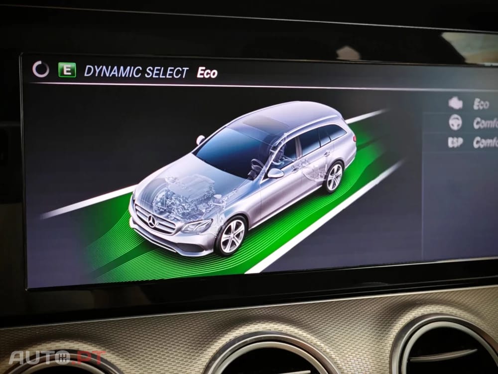 Mercedes-Benz E 220 Exclusive — fotografia 52