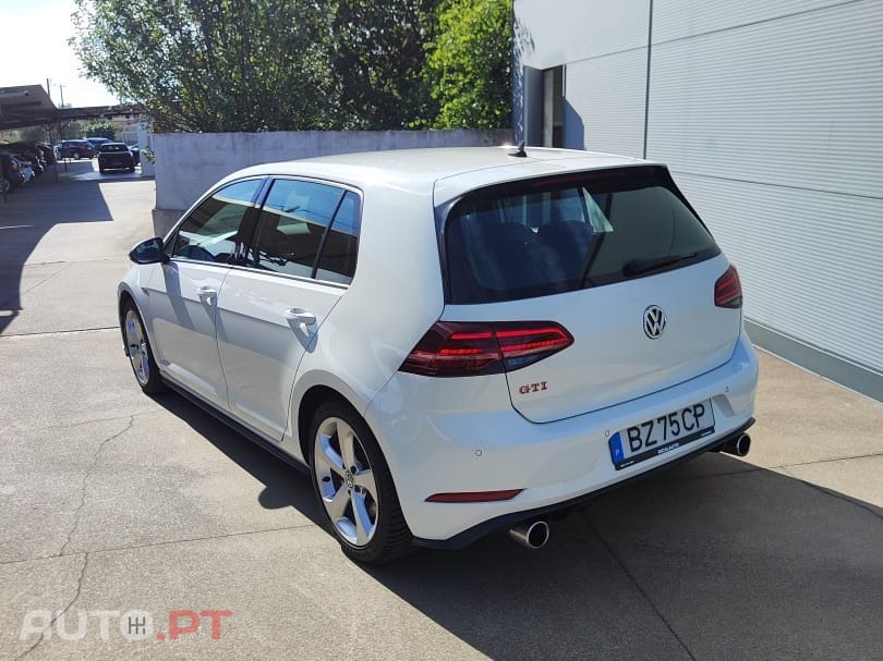 Volkswagen Golf 2.0 TSI GTI DSG
