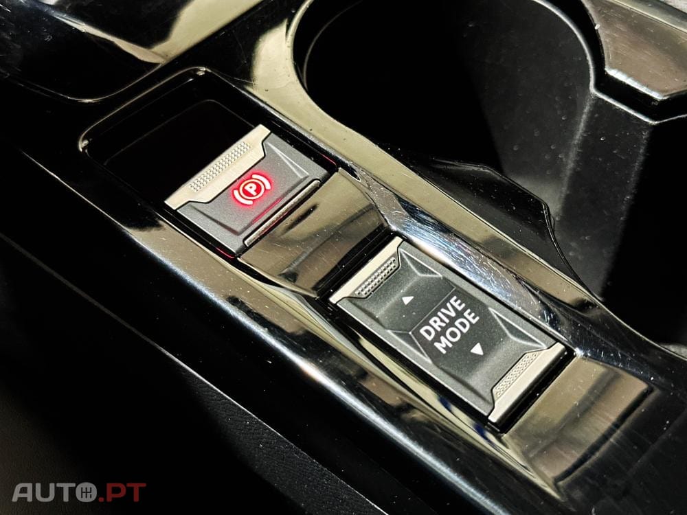 Peugeot E-2008 50 kWh Allure Pack