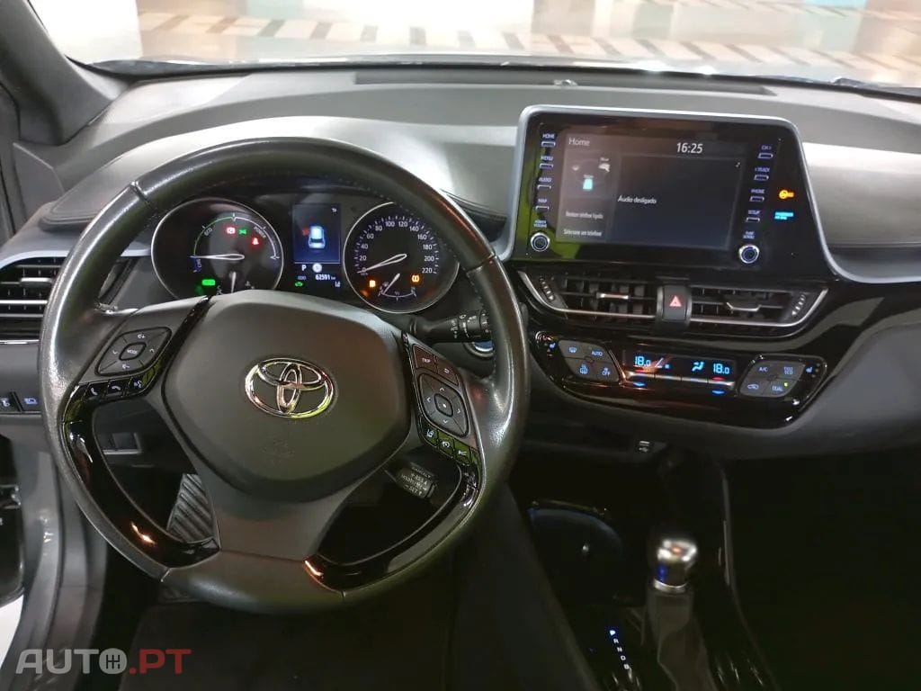 Toyota C-HR 1.8 Hybrid Square Collection