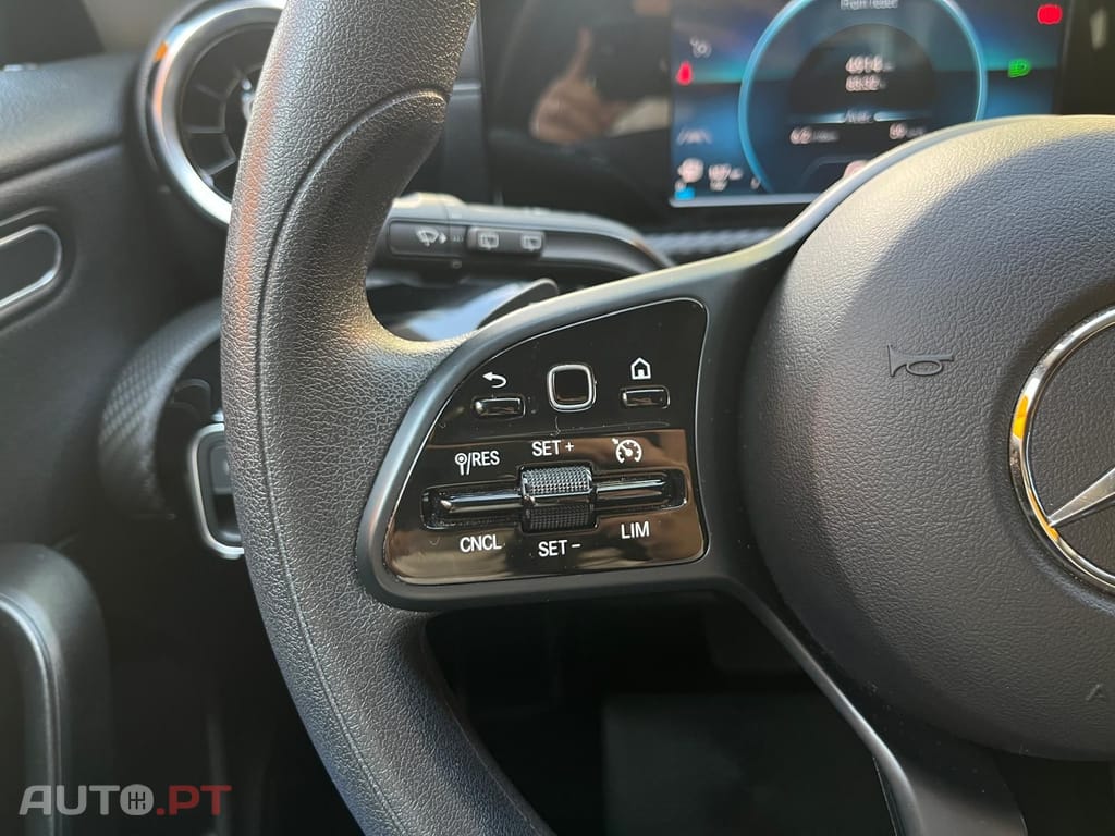 Mercedes-Benz CLA 180 SB DCT 