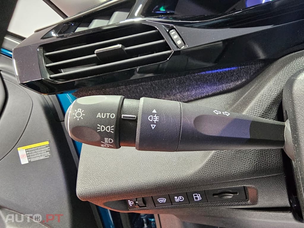 Peugeot 408 1.6 Hybrid Allure e-EAT8