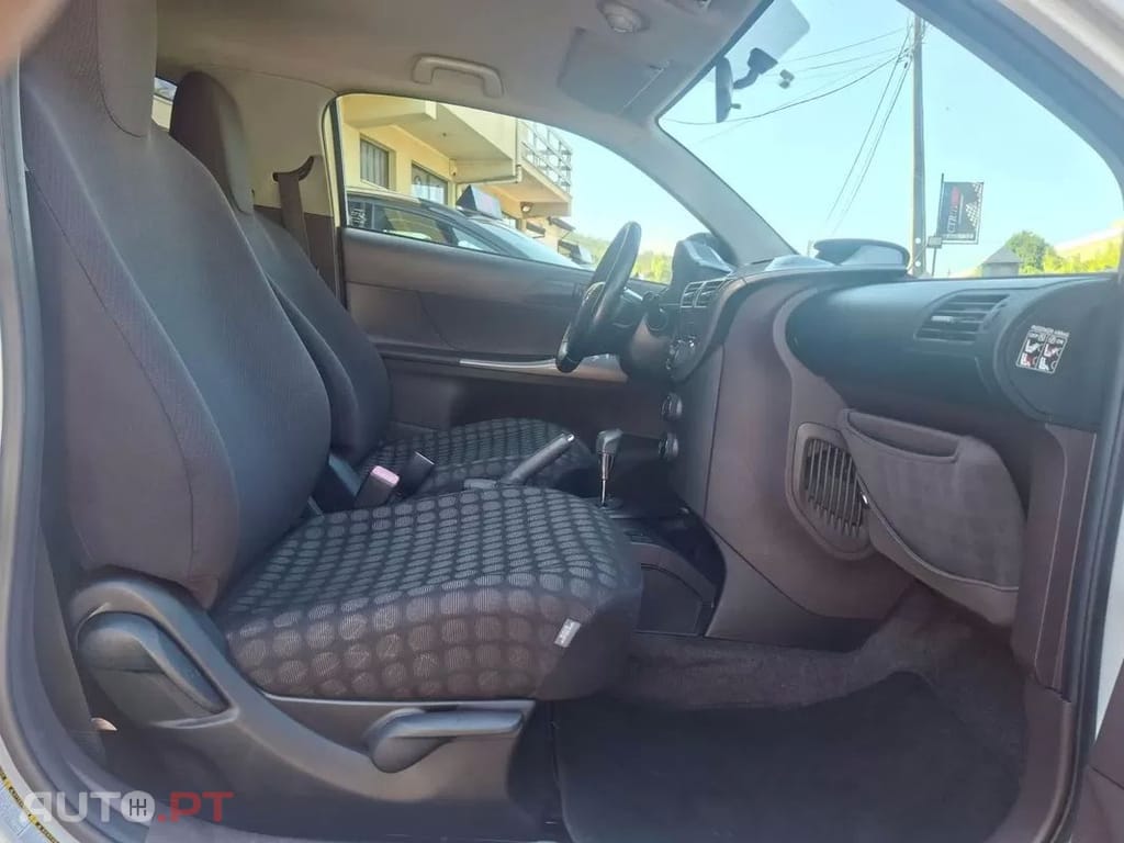 Toyota iQ 1.0 VVT-i 2 MultiDrive