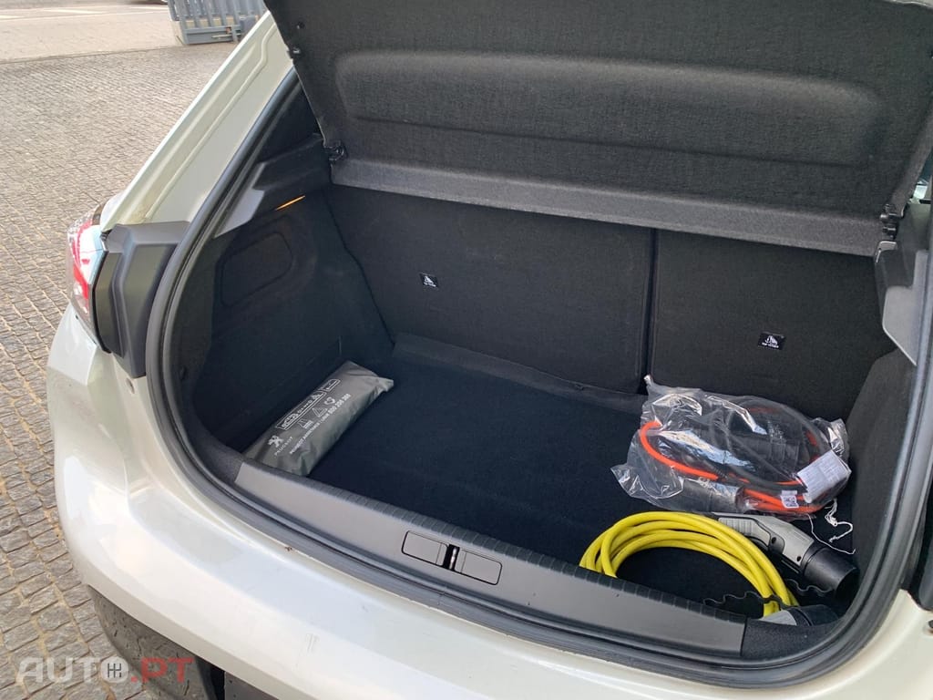 Peugeot E-208 50 kWh Allure Pack