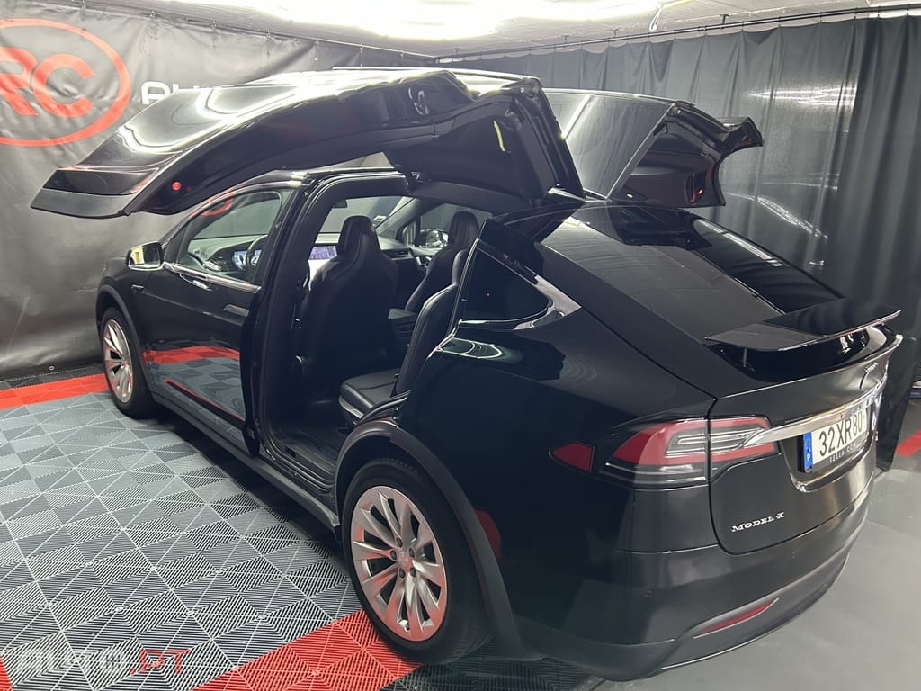 Tesla Model X 75D