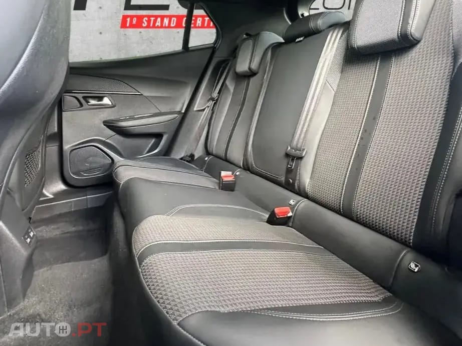 Peugeot E-2008 50 kWh GT Pack