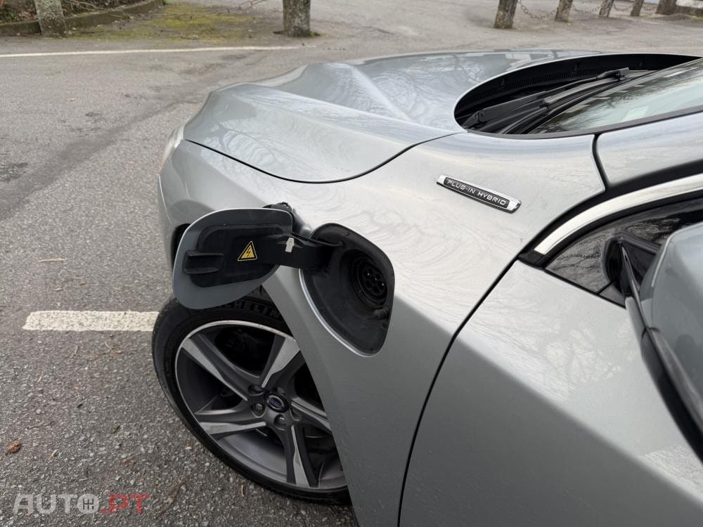 Volvo V60 D6 Plug-In-Hybrid AWD Geartronic Pure Limited