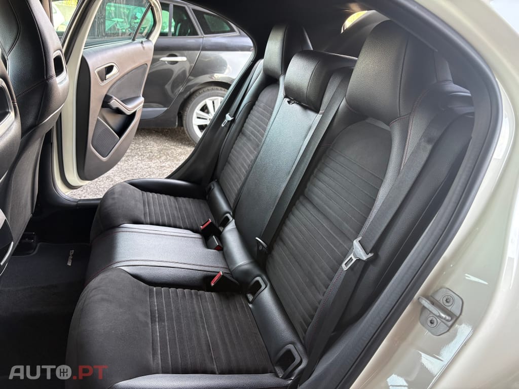 Mercedes-Benz A 180 d AMG Line