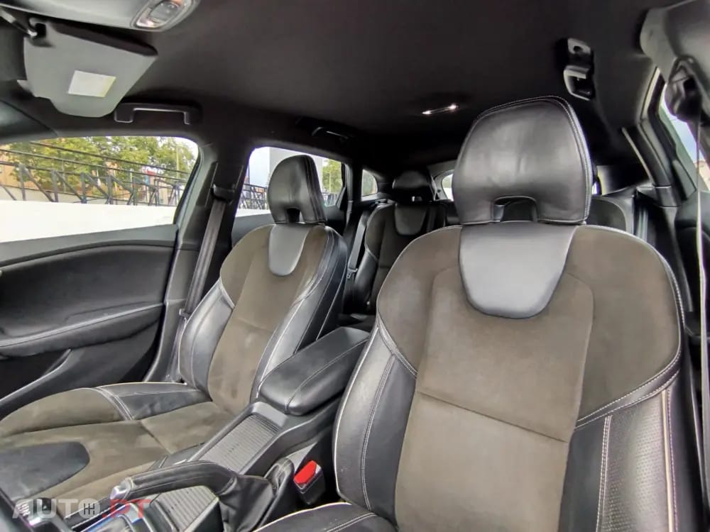 Volvo V40 2.0 D4 R-Design Summum