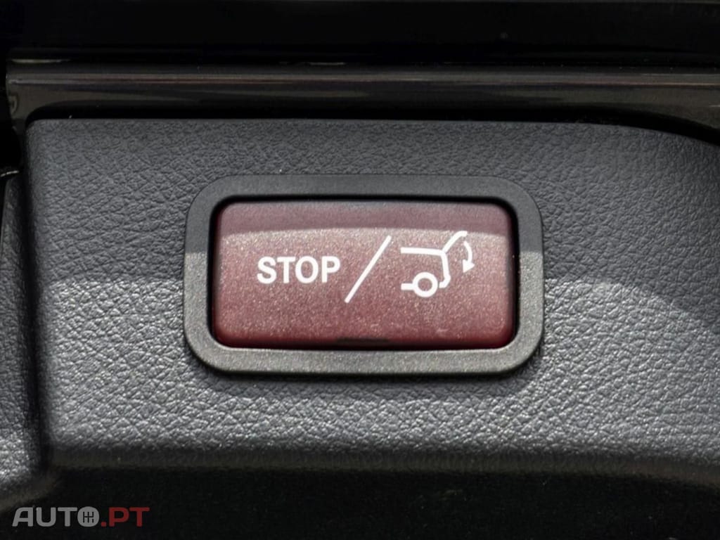 Mercedes-Benz EQV 300 Long MBUX Navi I.V.A DEDUTÍVEL 