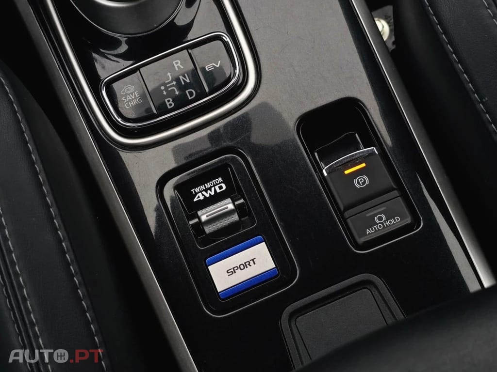 Mitsubishi Outlander 2.4L PHEV TWIN MOTOR 4WD INVITE