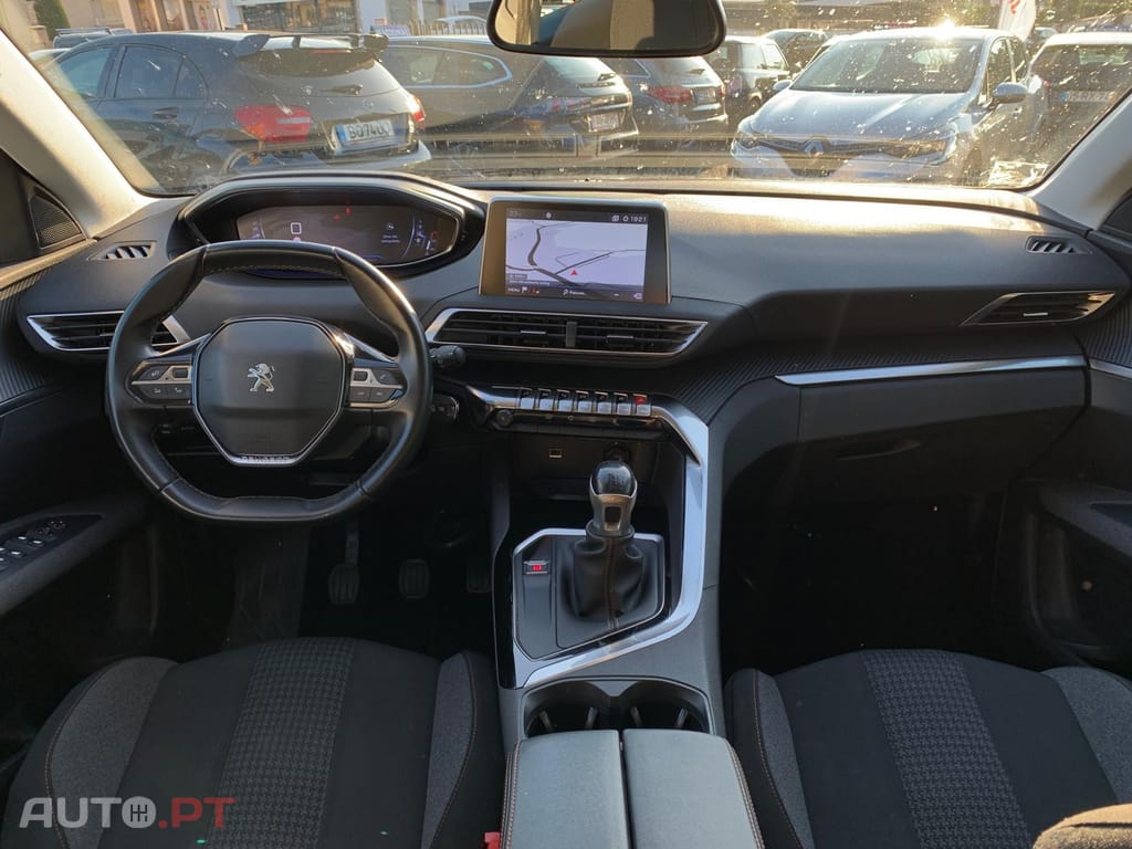 Peugeot 3008 1.5 BlueHDi Active