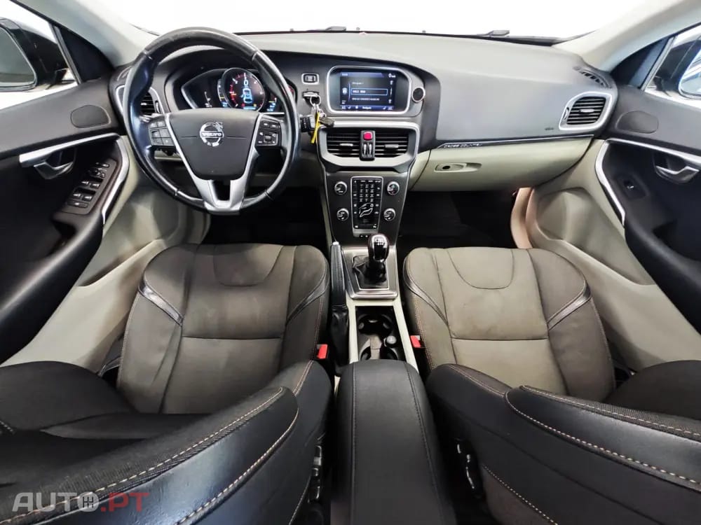 Volvo V40 Cross Country 1.6 D2 Momentum