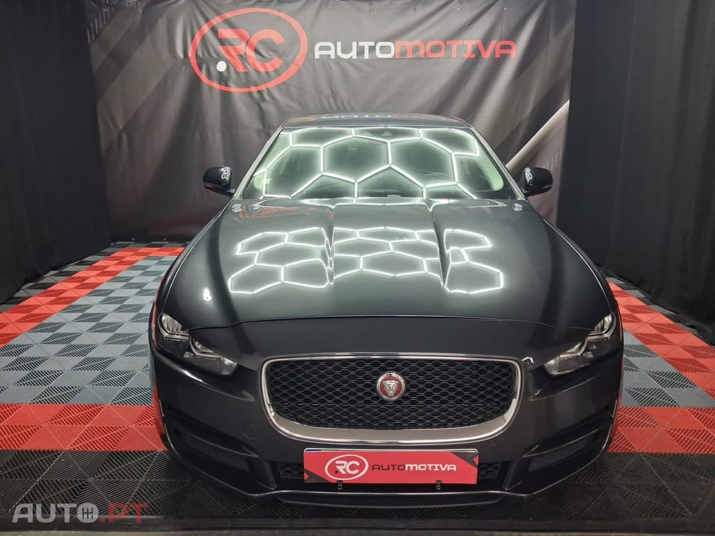 Jaguar XE 2.0 D Prestige Aut. — fotografia 2