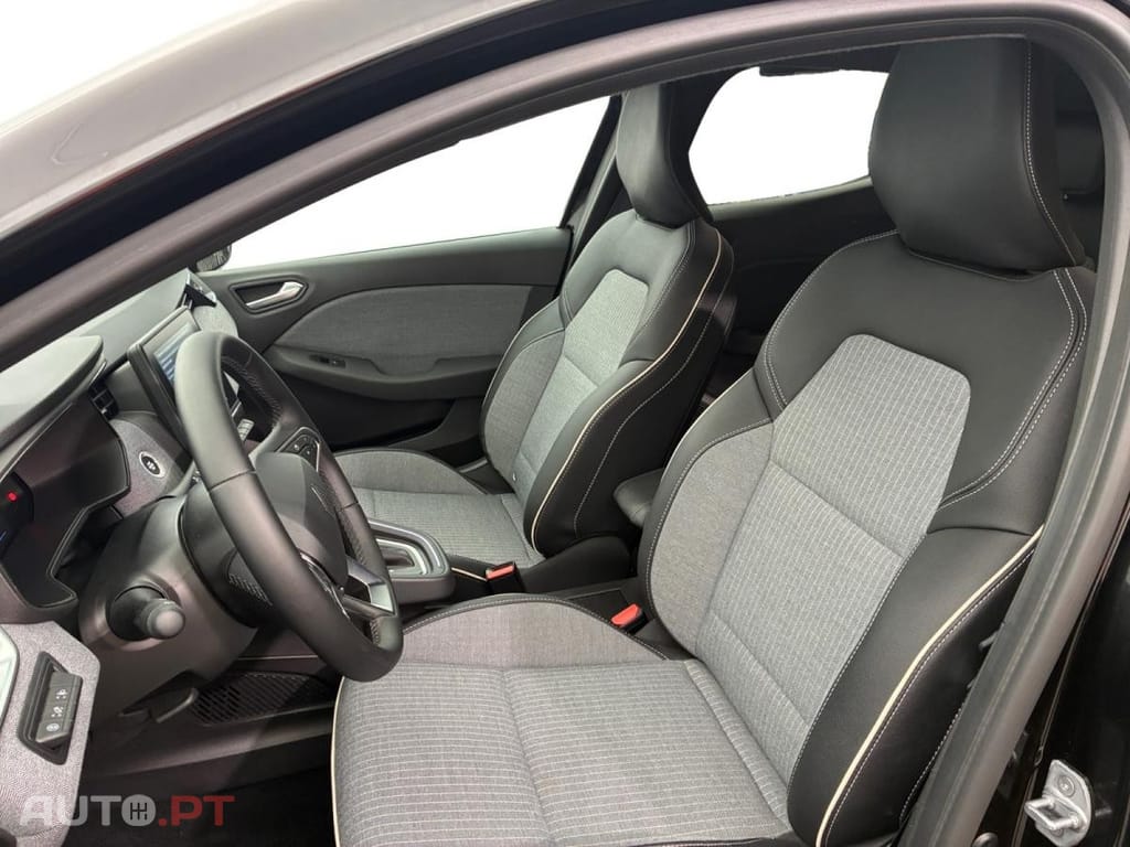 Renault Clio E-Tech full hybrid Techno