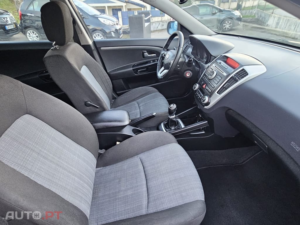 Kia Ceed 1.4 CVVT EX ISG