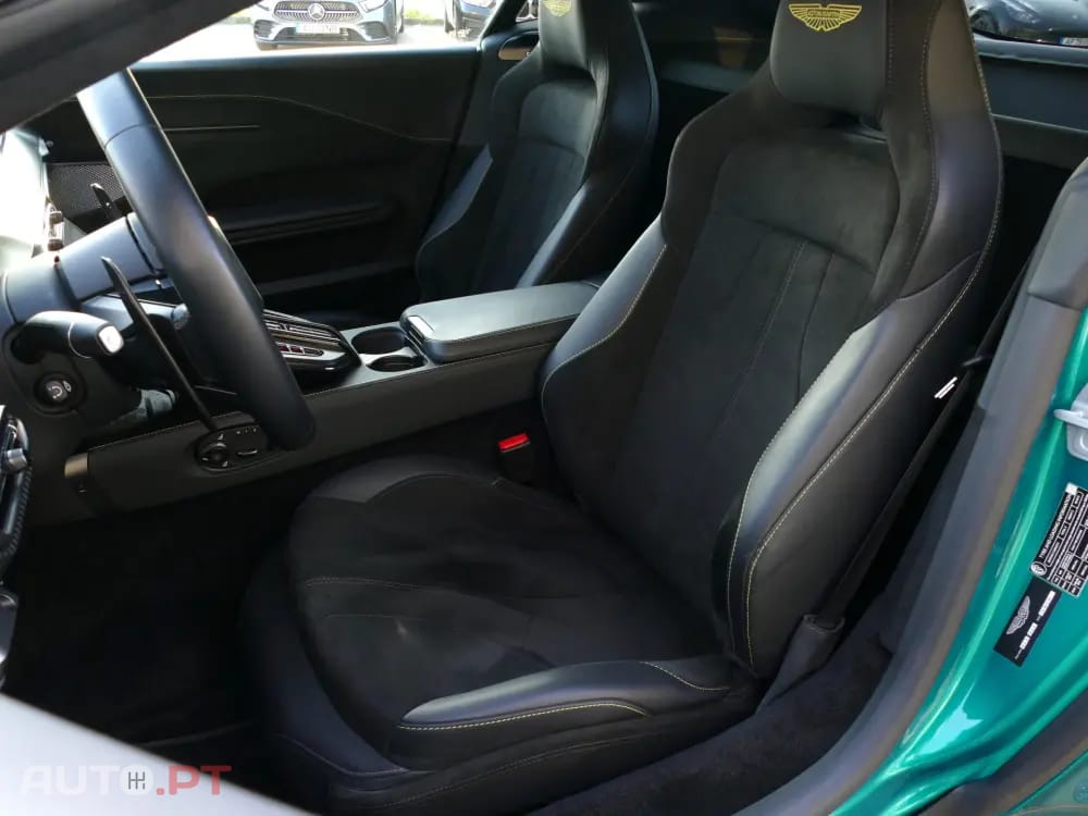 Aston Martin Vantage Coupé V8