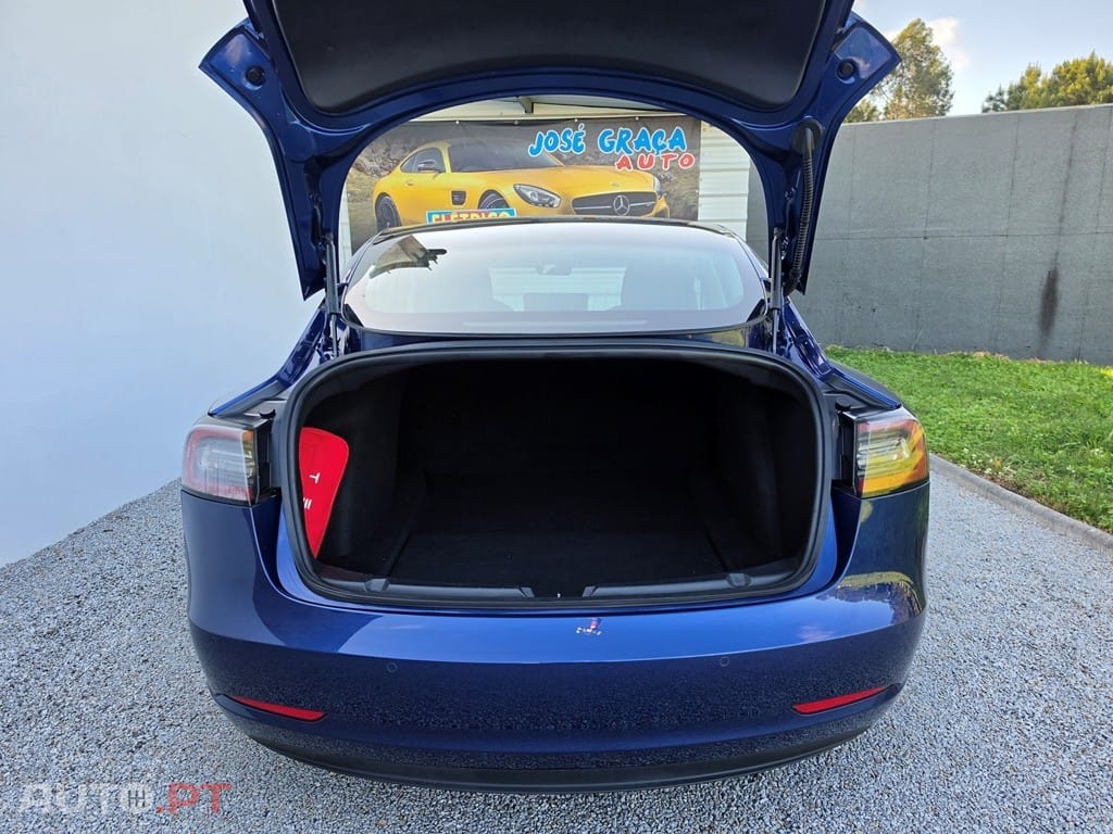Tesla Model 3 Standard Range Plus RWD — fotografia 5